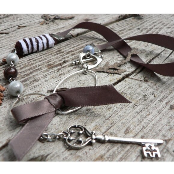 3x35$ 🐿 🍁 CREATION - 🗝️ Key - Short necklace ruban beads - gray brown white - Picture 8 of 8